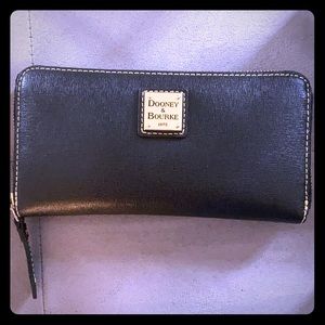 Large wallet. Excellent shape.